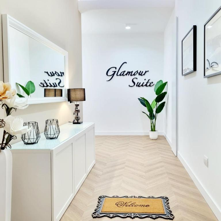 Glamour Suite by Accomodo - Comfort Quadruple Room - 1