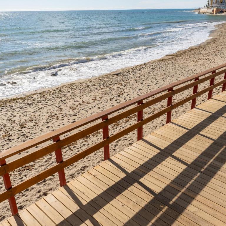 Dona Lola Micaela Beach front duplex 2 bedroom apartment - open sea and beach views surrounded by bars and restaurants - Costa del Sol - CS199 - Apartamento de 2 dormitorios - 26