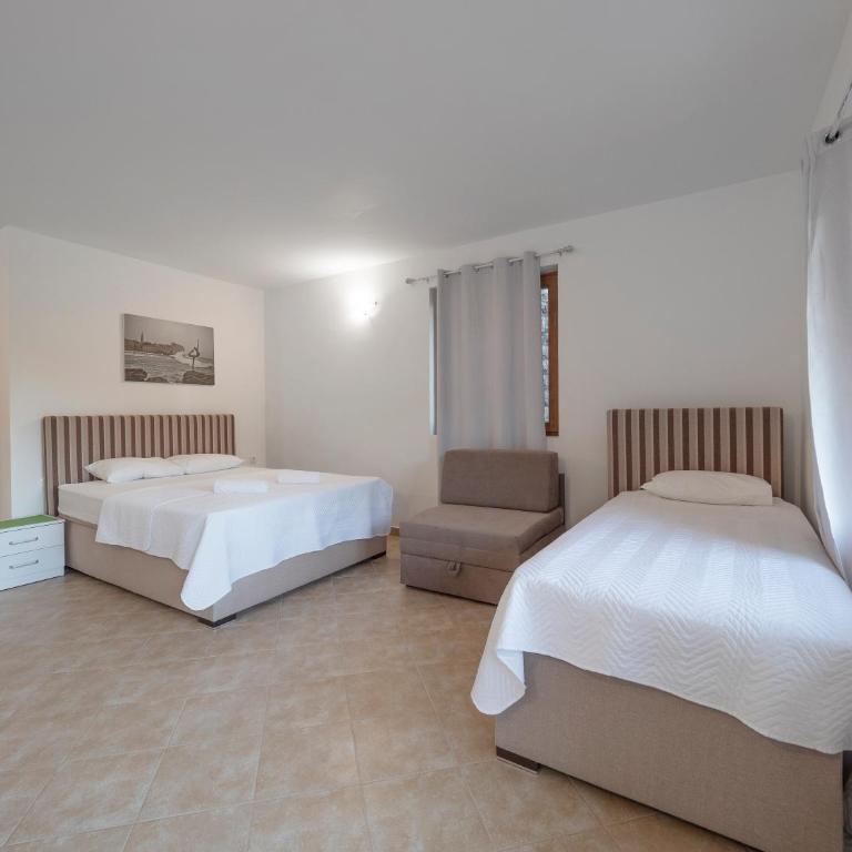 Family Retreat Bozovic - Klasična Četvorokrevetna Soba - 27