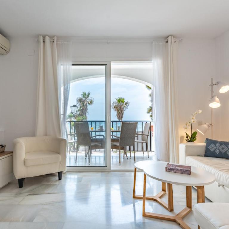 Dona Lola Micaela Beach front duplex apartment with open sea and beach views located between Marbella and Fuengirola - Costa del Sol - CS148 - Apartamento de 2 dormitorios - 2