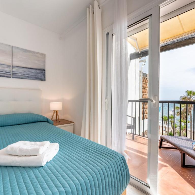 Dona Lola Micaela Beach front duplex apartment with open sea and beach views located between Marbella and Fuengirola - Costa del Sol - CS148 - Apartamento de 2 dormitorios - 3
