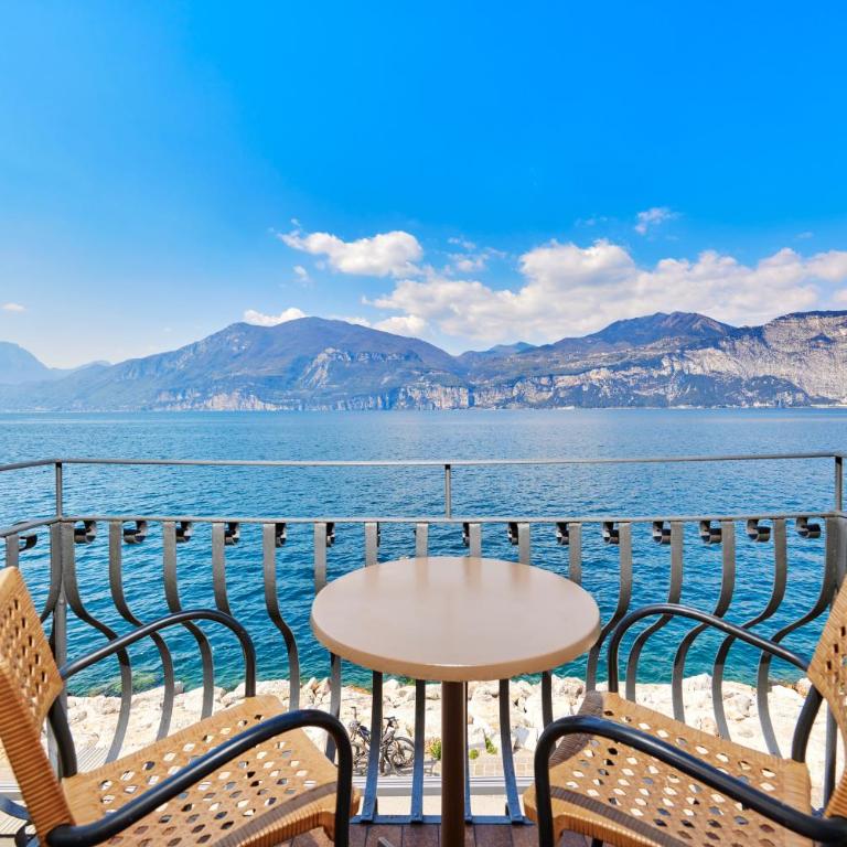 Lake Front Hotel Brenzone - Suite Superior - 1