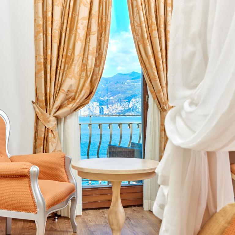 Lake Front Hotel Brenzone - Suite con Vista Lago - 4