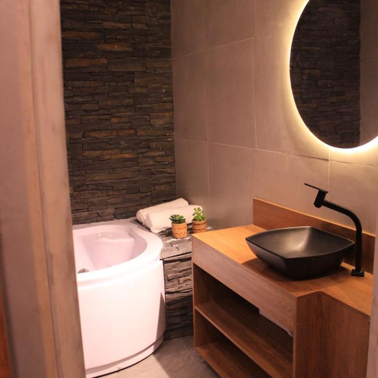 Hotel Inti Quito - Habitación Doble con bañera de hidromasaje - 9