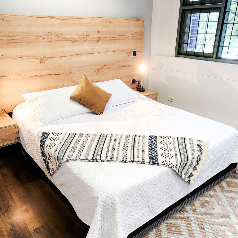 Manila House With Jacuzzi - Apartment - Split Level - 6