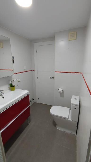 Precioso apartamento frente a la playa - Two-Bedroom Apartment - 15