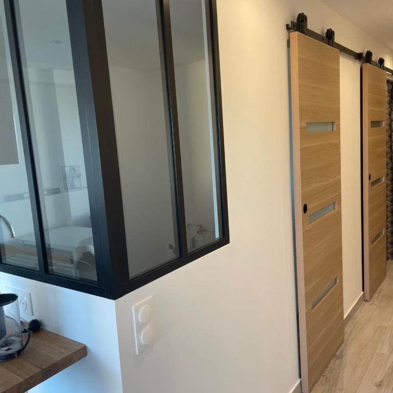 Appartement pieds dans l’eau Vue Mer Bormes Les Mimosas - One-Bedroom Apartment - 13