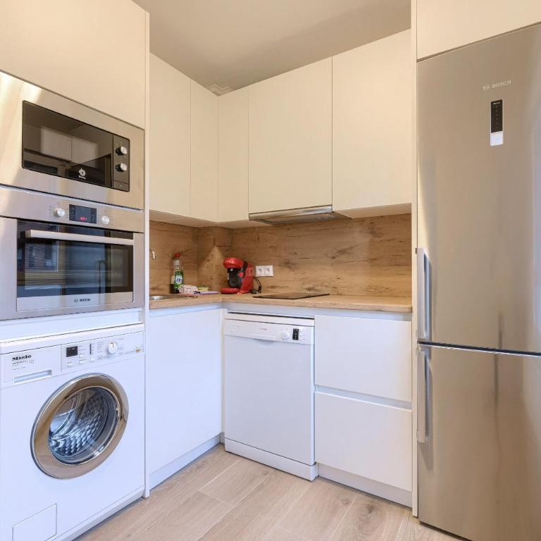 Vivienda turística reformada en zona residencial con garaje y wifi - Apartamento de 2 dormitorios - 7