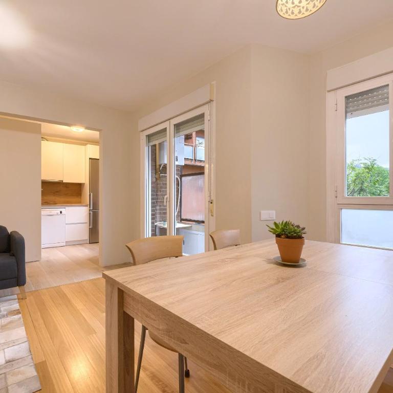 Vivienda turística reformada en zona residencial con garaje y wifi - Apartamento de 2 dormitorios - 9