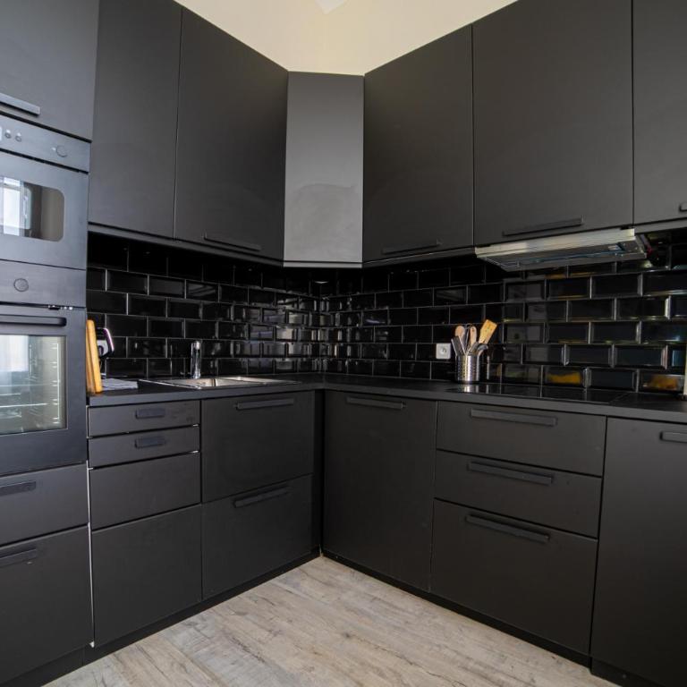 The Loft - Superb 2 bedrooms on top floor with terrace - 10min to Palais & Beach! - Loft - 36