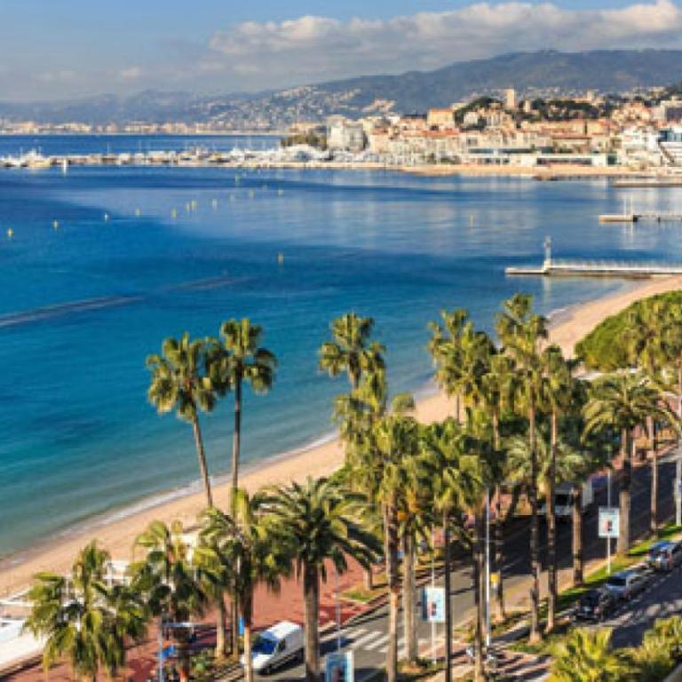 The Loft - Superb 2 bedrooms on top floor with terrace - 10min to Palais & Beach! - Loft - 44