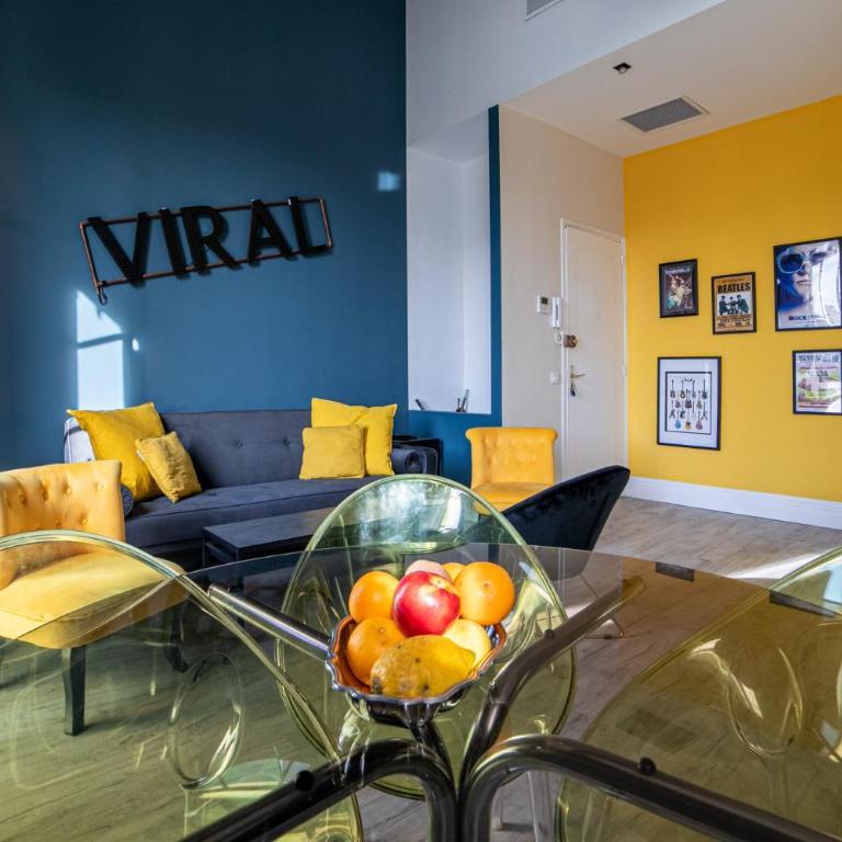 The Loft - Superb 2 bedrooms on top floor with terrace - 10min to Palais & Beach! - Loft - 31