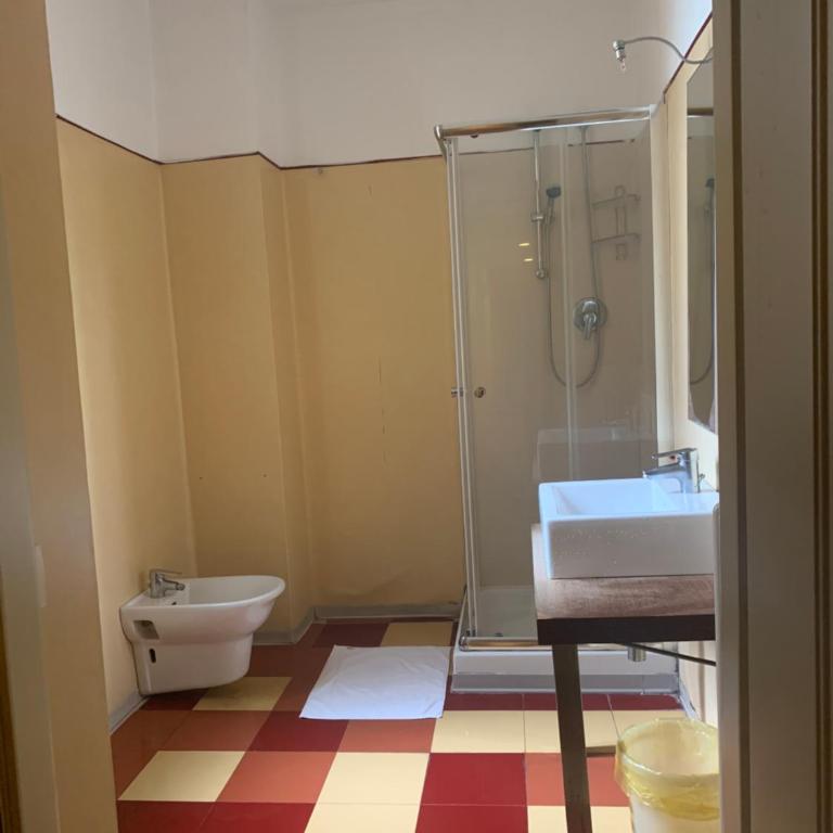 Leon doro - Camera Singola con Bagno Privato - 3