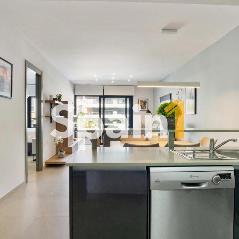 3 Bedrooms Apartment in flamenca Village with 3 Pools, sauna, gym and Jacuzzi - Three-Bedroom Apartment - 11