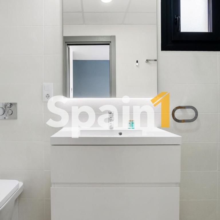 3 Bedrooms Apartment in flamenca Village with 3 Pools, sauna, gym and Jacuzzi - Three-Bedroom Apartment - 21