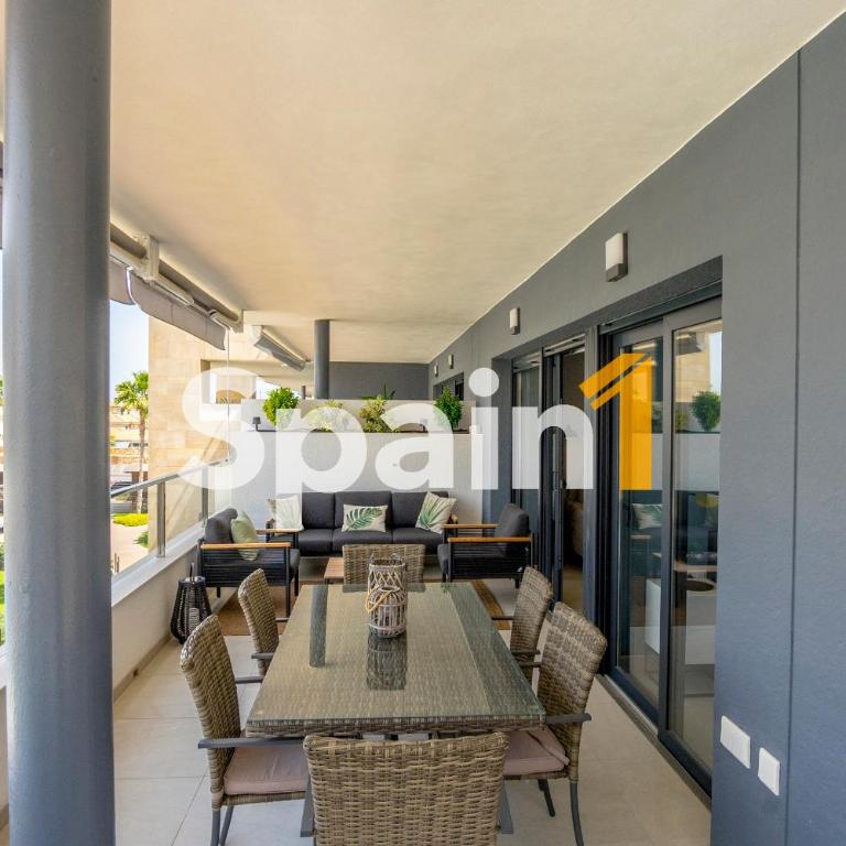 3 Bedrooms Apartment in flamenca Village with 3 Pools, sauna, gym and Jacuzzi - Three-Bedroom Apartment - 1