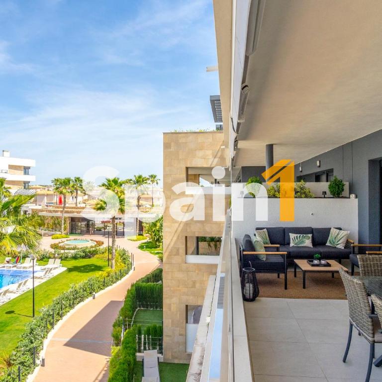 3 Bedrooms Apartment in flamenca Village with 3 Pools, sauna, gym and Jacuzzi - Three-Bedroom Apartment - 15