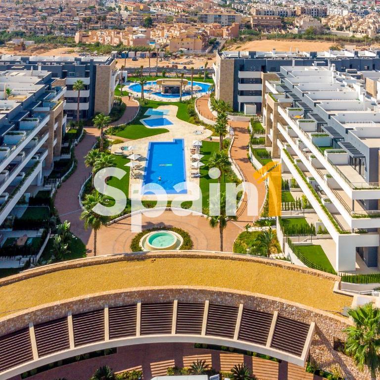 3 Bedrooms Apartment in flamenca Village with 3 Pools, sauna, gym and Jacuzzi - Three-Bedroom Apartment - 42