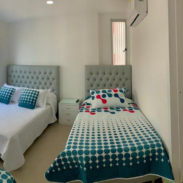 2 Bedroom Beachfront Apartment 2P1-Al4 With Pool And WIFI - Apartment - 20