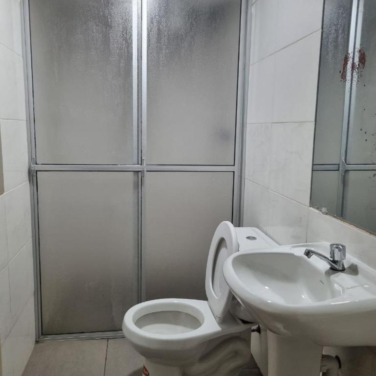 Hotel Express - Habitación Individual con baño compartido - 1