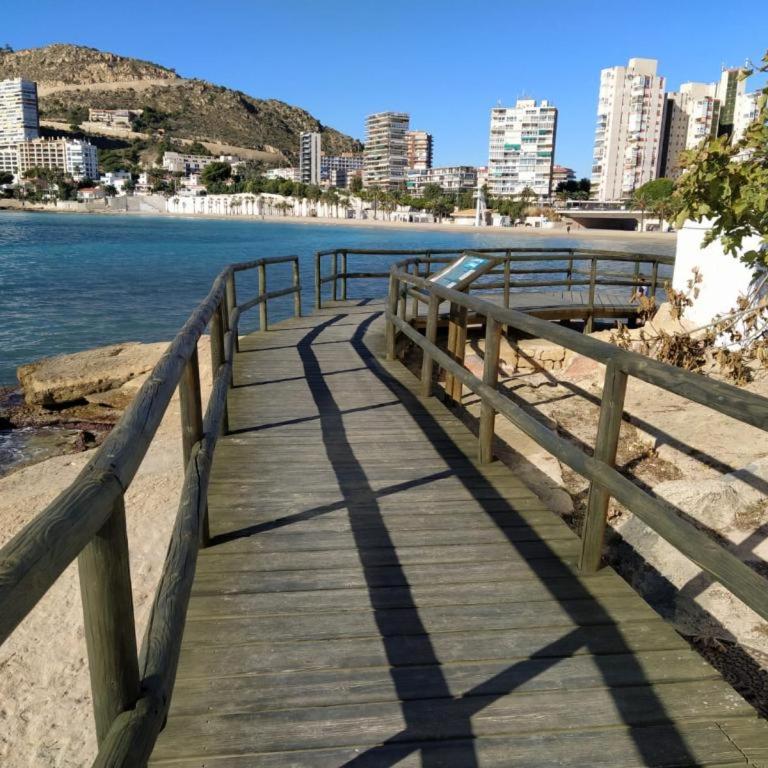 Very lightful apartment. Incredible sea views. Big terrace, Swimming pool. AC. Very close to Alicante city center. - Two-Bedroom Apartment - 20