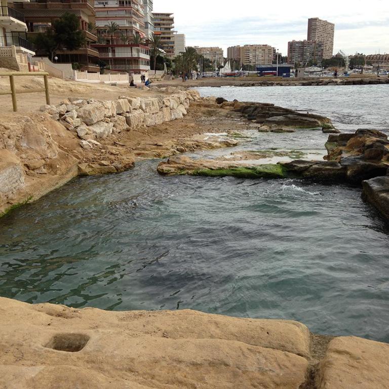 Very lightful apartment. Incredible sea views. Big terrace, Swimming pool. AC. Very close to Alicante city center. - Two-Bedroom Apartment - 21