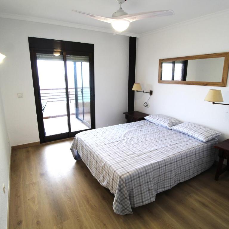 Very lightful apartment. Incredible sea views. Big terrace, Swimming pool. AC. Very close to Alicante city center. - Two-Bedroom Apartment - 9