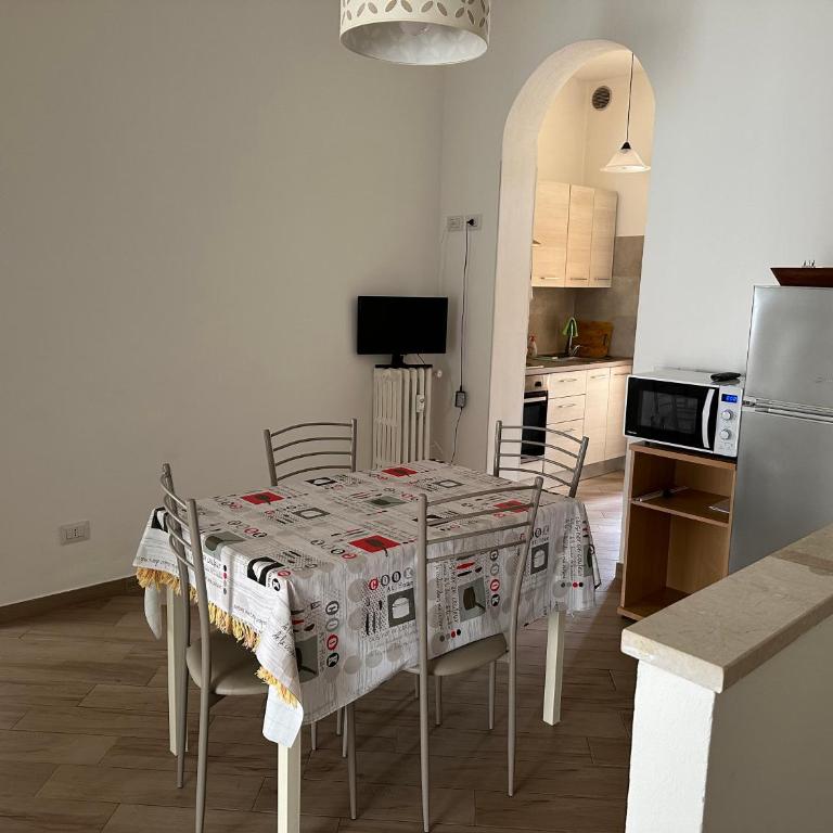 Appartamento via centro - Appartamento con 2 Camere da Letto - 2