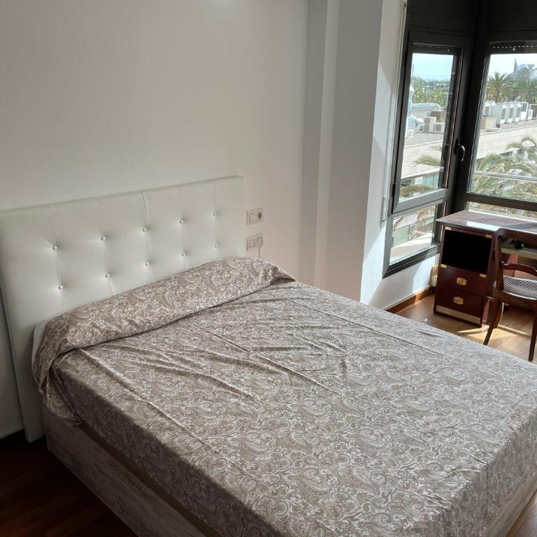 Apartment with sea views next to the beach of Mar Bella - One-Bedroom Apartment - 20