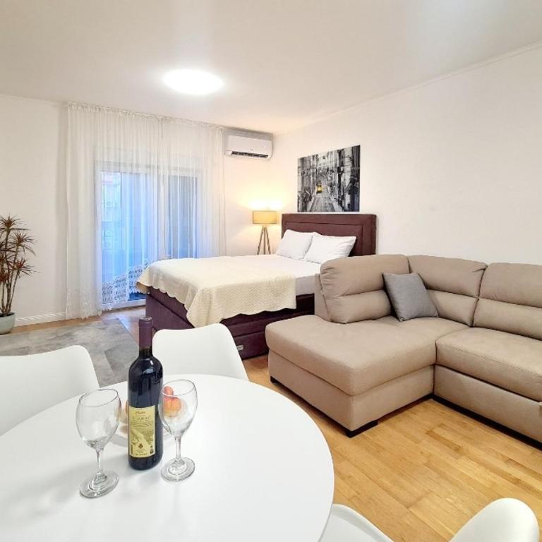 Becici Studio Apartment - Studio s King-sajz Krevetom i Sofom na Izvlačenje - 1