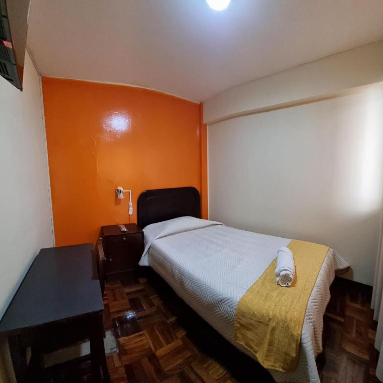 Hotel Express - Habitación Individual con baño compartido - 4