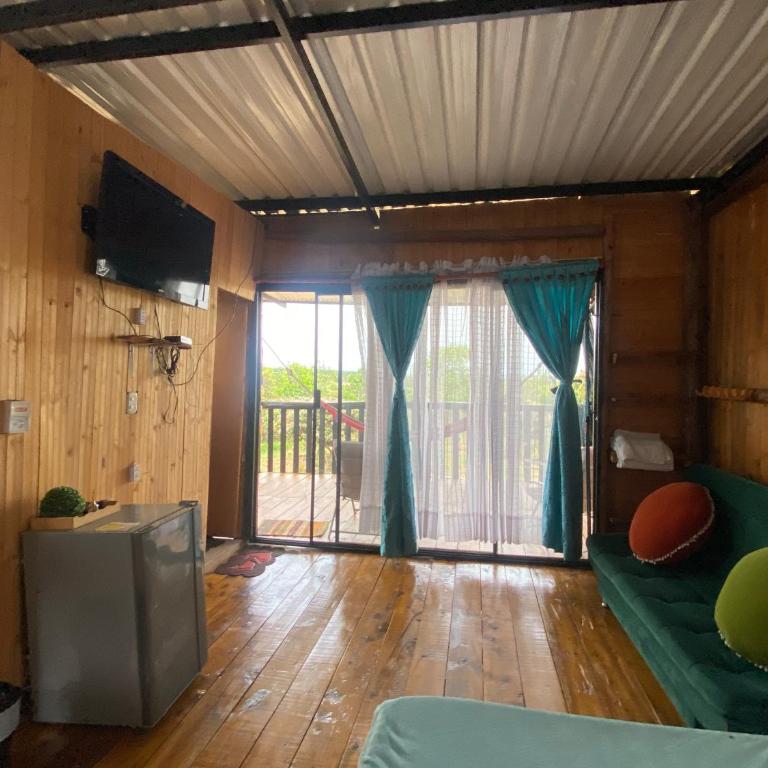 GLAMPING Y CABAÑAS EL MANÁ - Habitación Familiar con terraza - 5