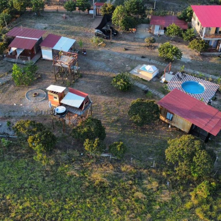 GLAMPING Y CABAÑAS EL MANÁ - Habitación con cama grande y bañera de hidromasaje - 6
