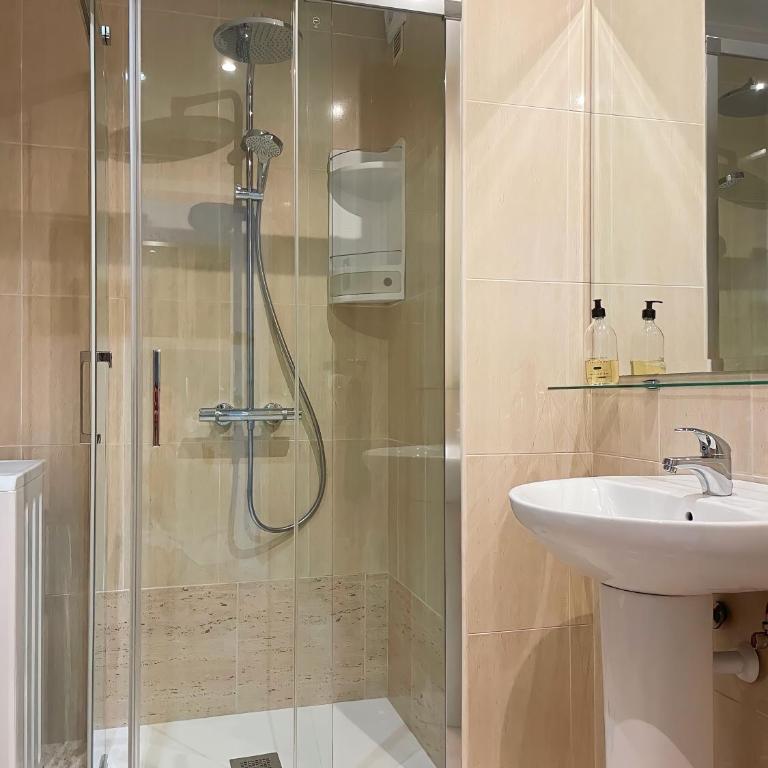 2BDR apartment with Sea View in Golden Mile, Marbella - Two-Bedroom Apartment - 11
