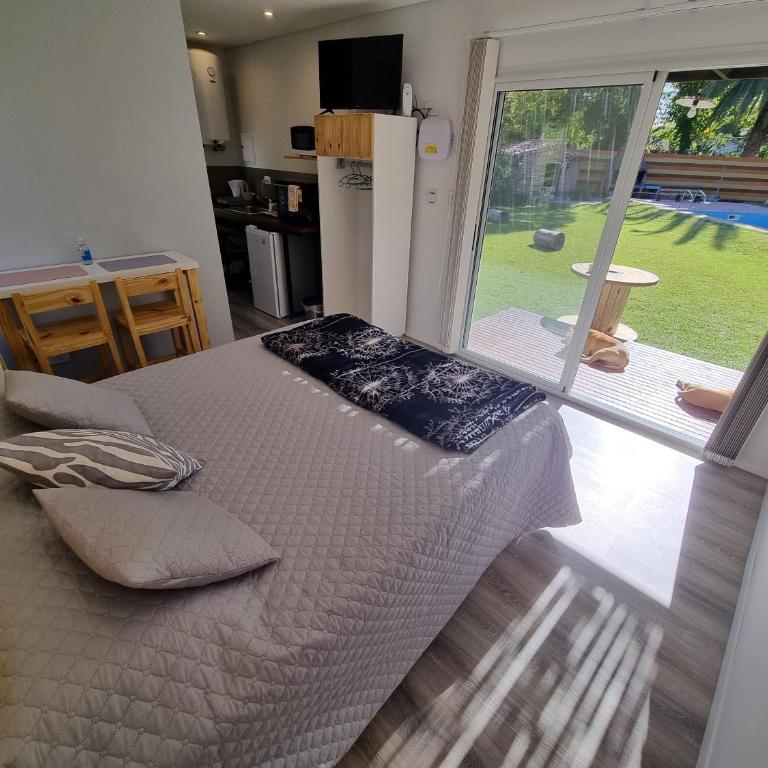 MiniCasas Modulares - Suite con cama grande y vistas a la piscina - 2