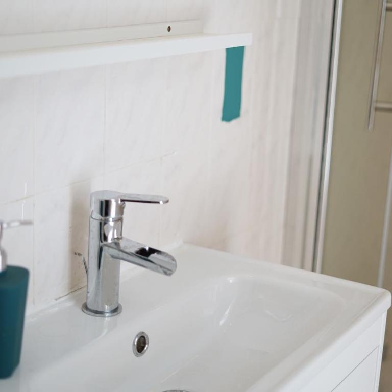 Les Volets Bleus - Chambre Double - Vue sur Piscine - 26