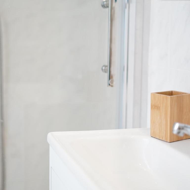 Les Volets Bleus - Chambre Double - Vue sur Piscine - 29