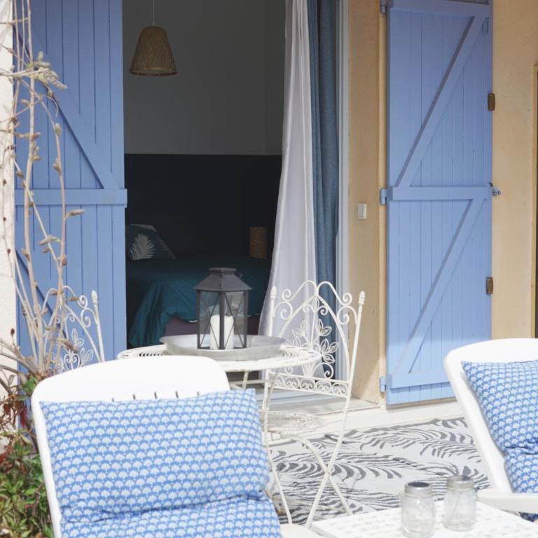 Les Volets Bleus - Chambre Double - Vue sur Piscine - 7
