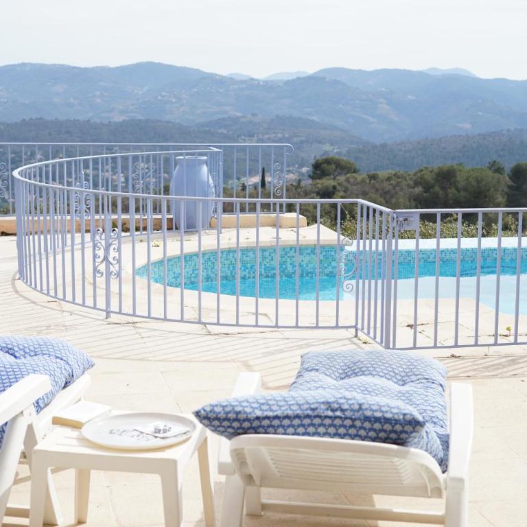 Les Volets Bleus - Chambre Double - Vue sur Piscine - 22