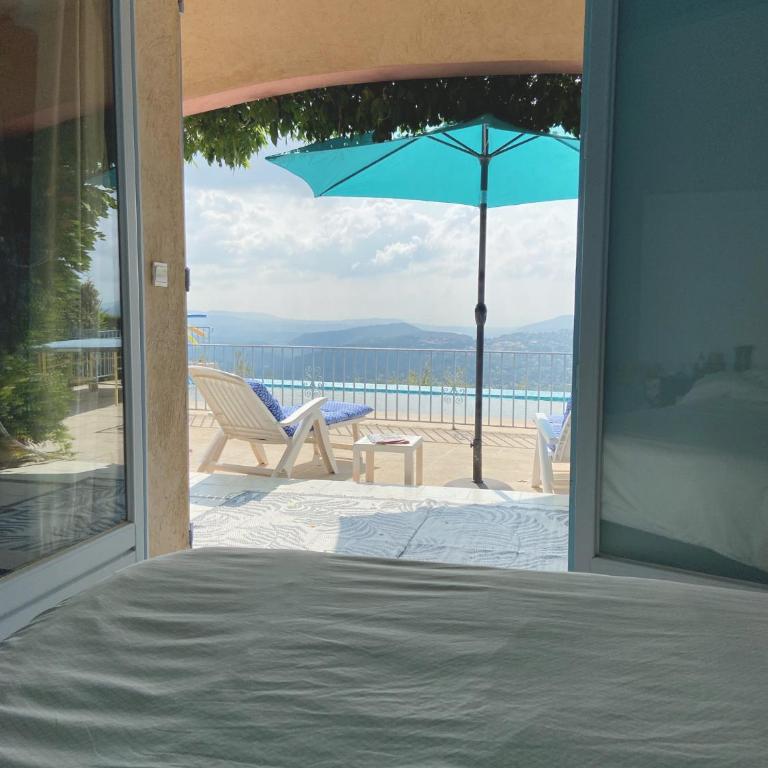 Les Volets Bleus - Chambre Double - Vue sur Piscine - 20