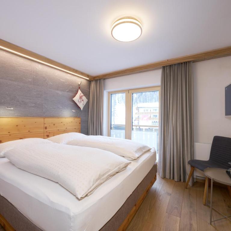 Aparthotel Grischuna - Einzelzimmer mit Dusche - 2