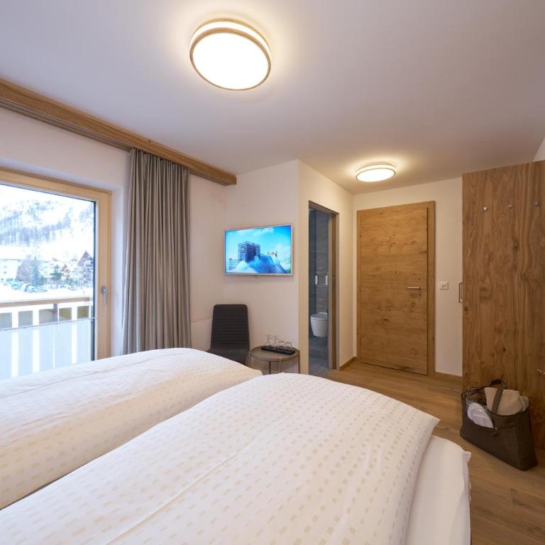 Aparthotel Grischuna - Einzelzimmer mit Dusche - 1