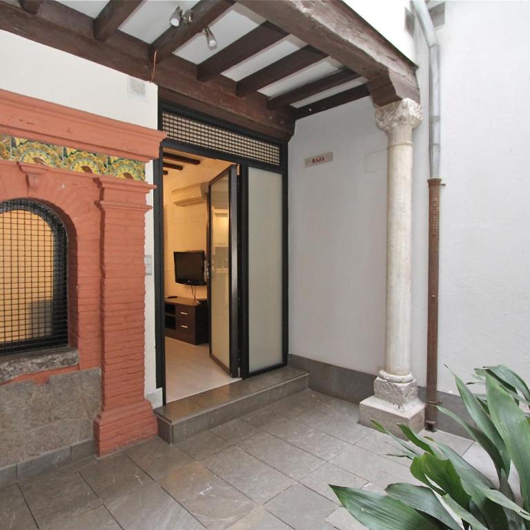 Apartamentos Nest Flats Alhacaba - One-Bedroom Apartment Plaza del Realejo 6 - 8