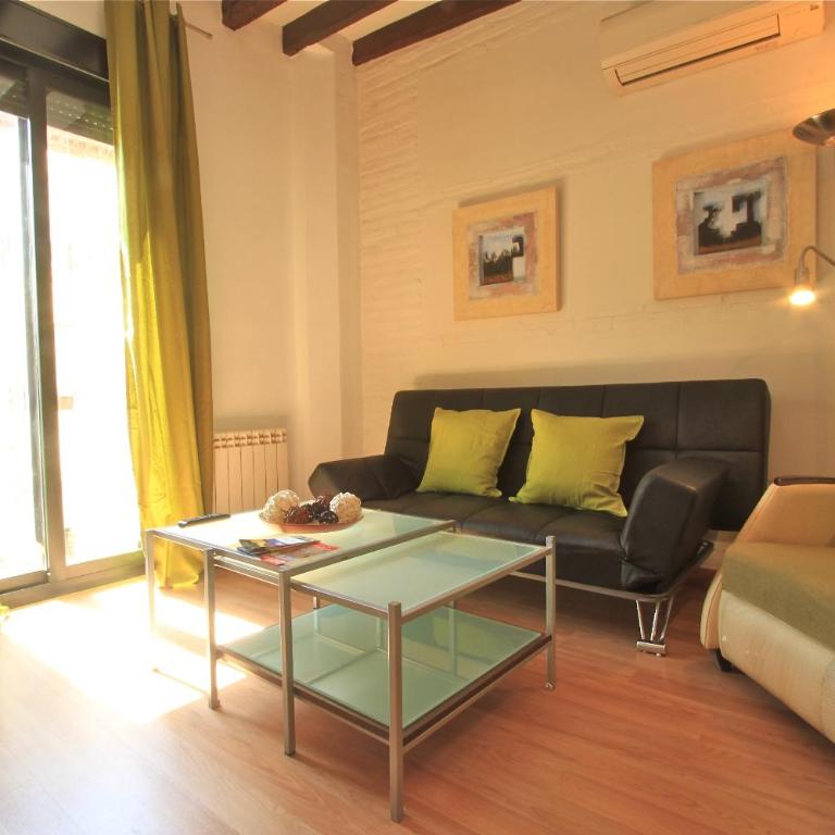 Apartamentos Nest Flats Alhacaba - Two-Bedroom Apartment (4 Adults) Plaza del Realejo 6 - 7