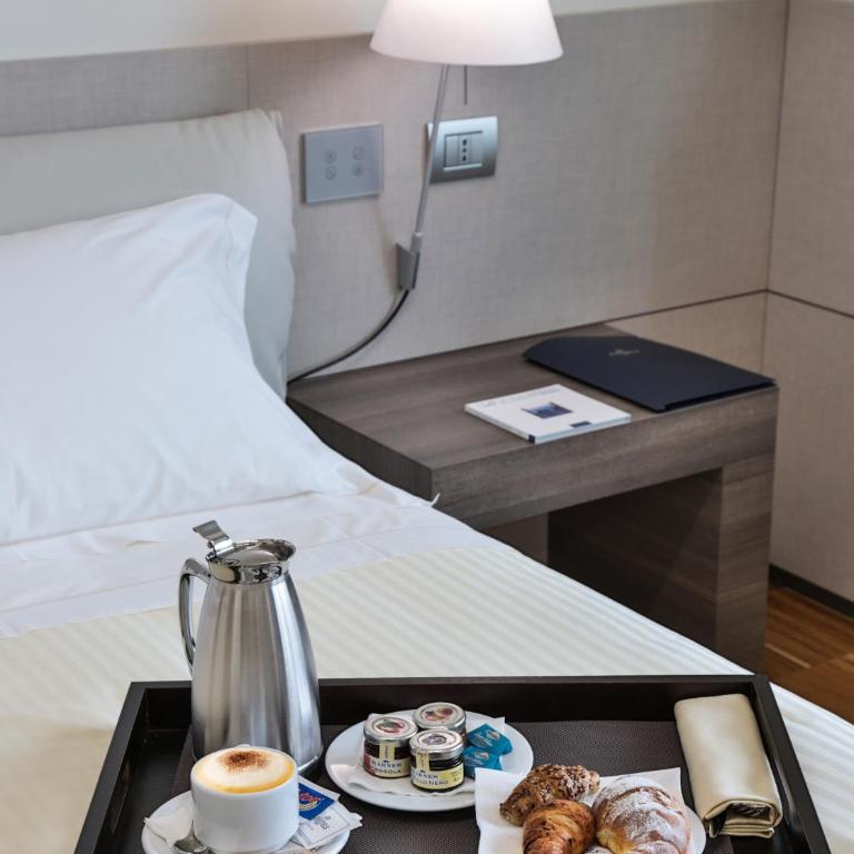 UNA Hotels San Vitale Bologna - Camera Superior Doppia con Letti Singoli con Divano-Letto - 4
