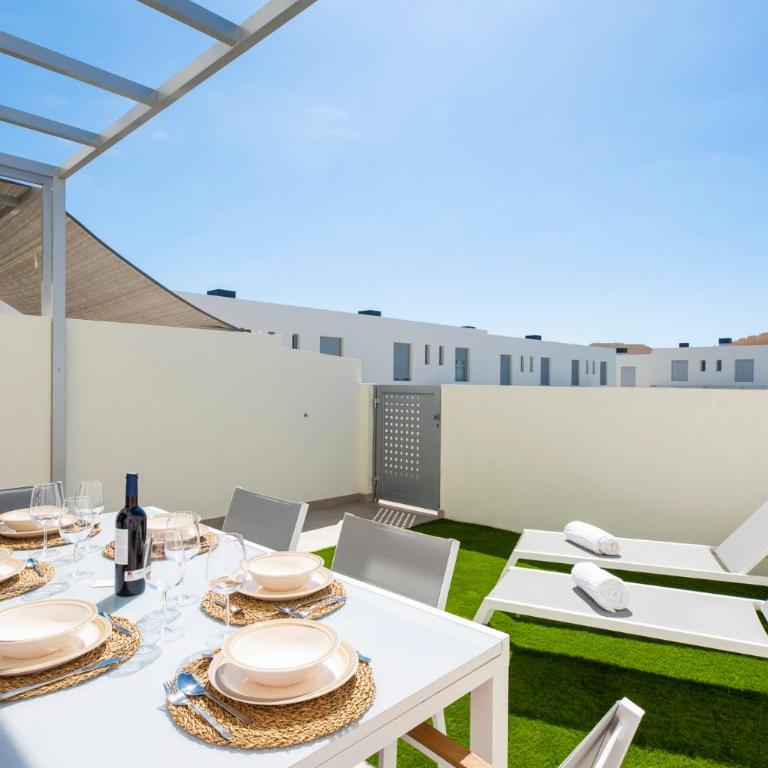 MEDANO4YOU Beachwalk Holiday Home - Casa de 3 dormitorios - 1
