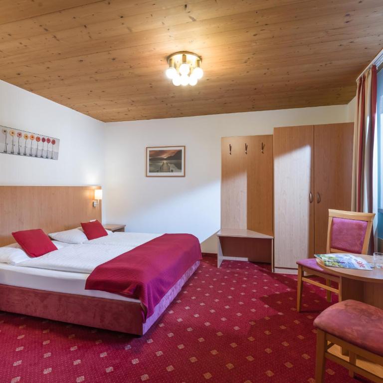 Haus Lukas - Dreibettzimmer mit Dusche - 3