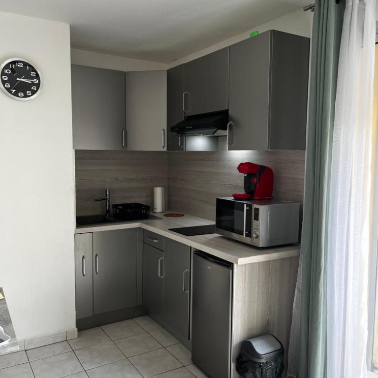 STUDIO de VACANCES FREJUS PLAGE - Appartement 1 Chambre - 2