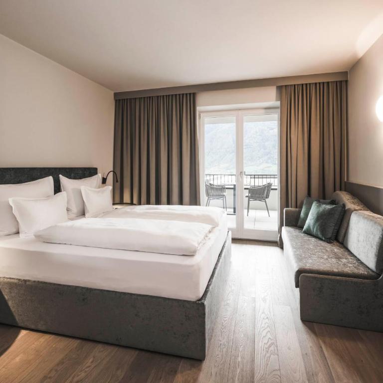 SomVita Suites - Habitación Doble con balcón y vistas a la montaña - 2