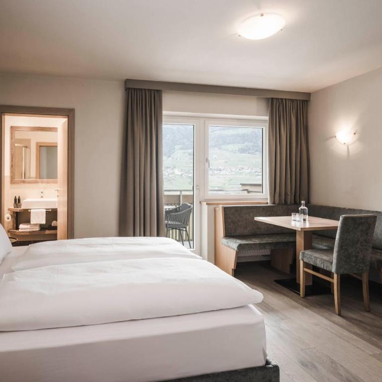 SomVita Suites - Double room with balcony and street view - 2